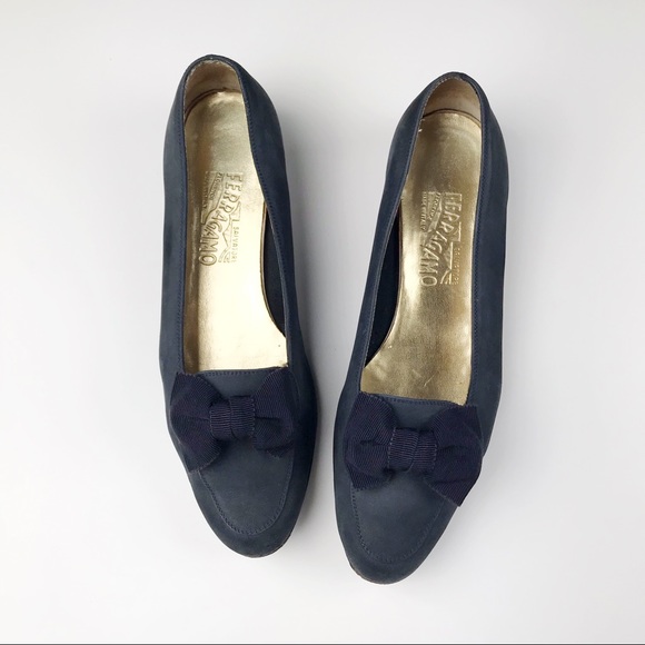 Ferragamo Classic Navy Bow Suede Flats - Picture 6 of 8